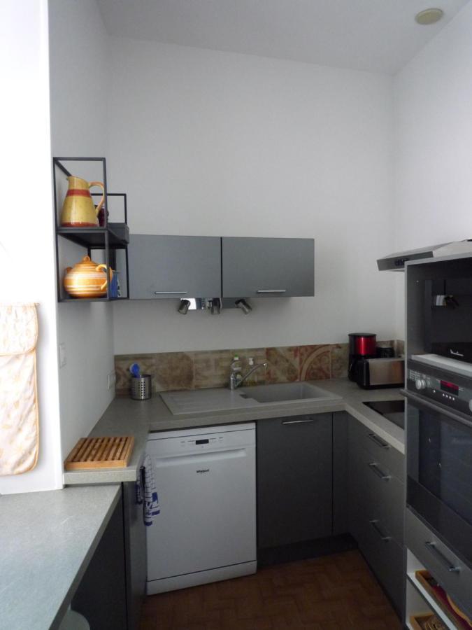 Appartement Avignon Centre Intra Muros Cour Exterieure Parking Prive Gratuit Exterior photo