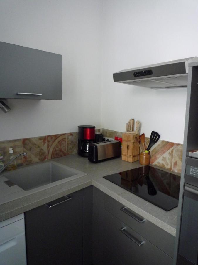 Appartement Avignon Centre Intra Muros Cour Exterieure Parking Prive Gratuit Exterior photo