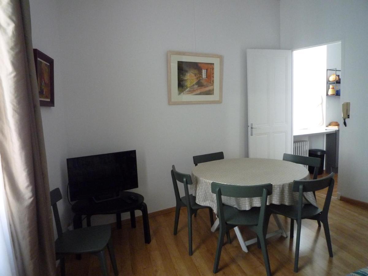 Appartement Avignon Centre Intra Muros Cour Exterieure Parking Prive Gratuit Exterior photo